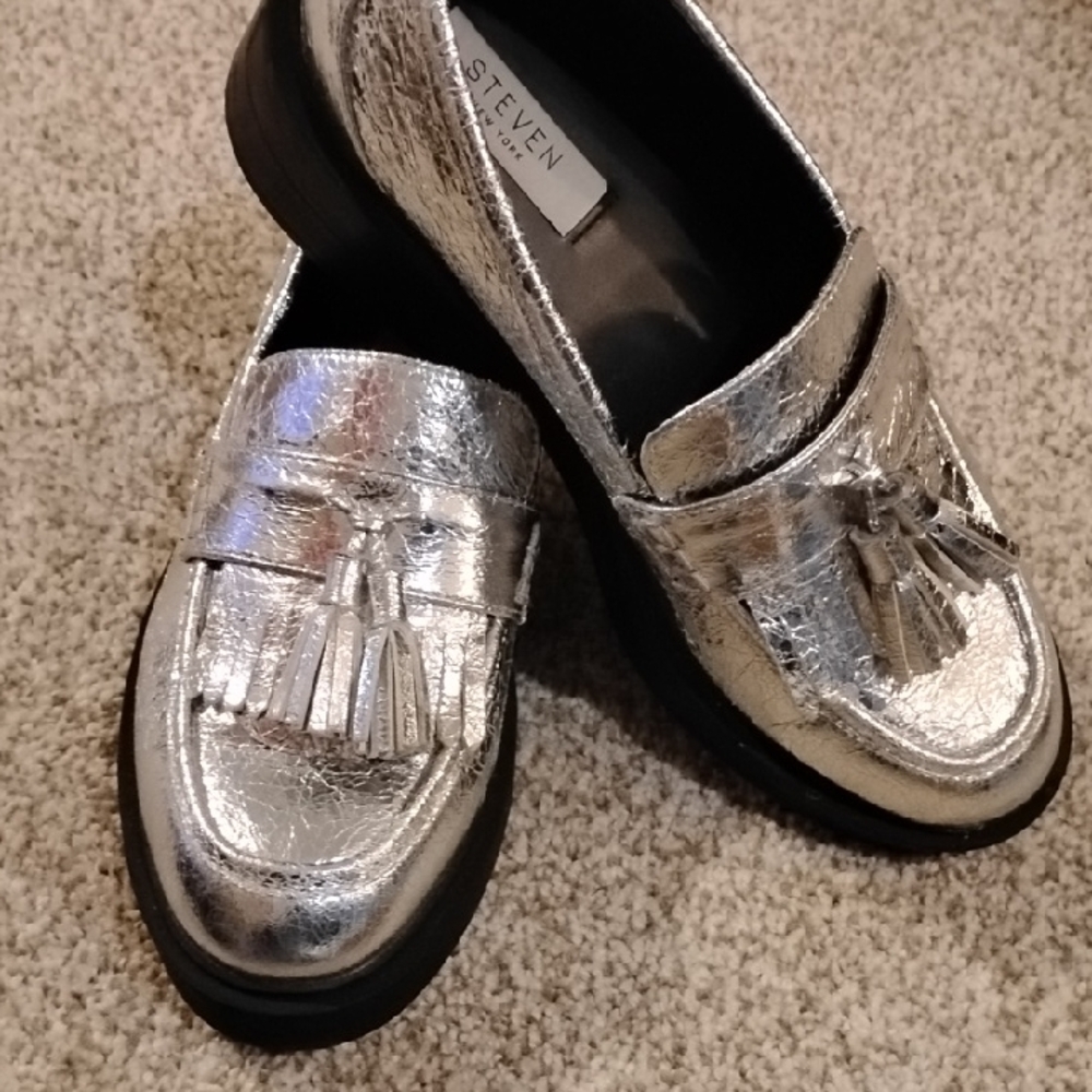 Seven7 Metallic Silver Tassel Loafers